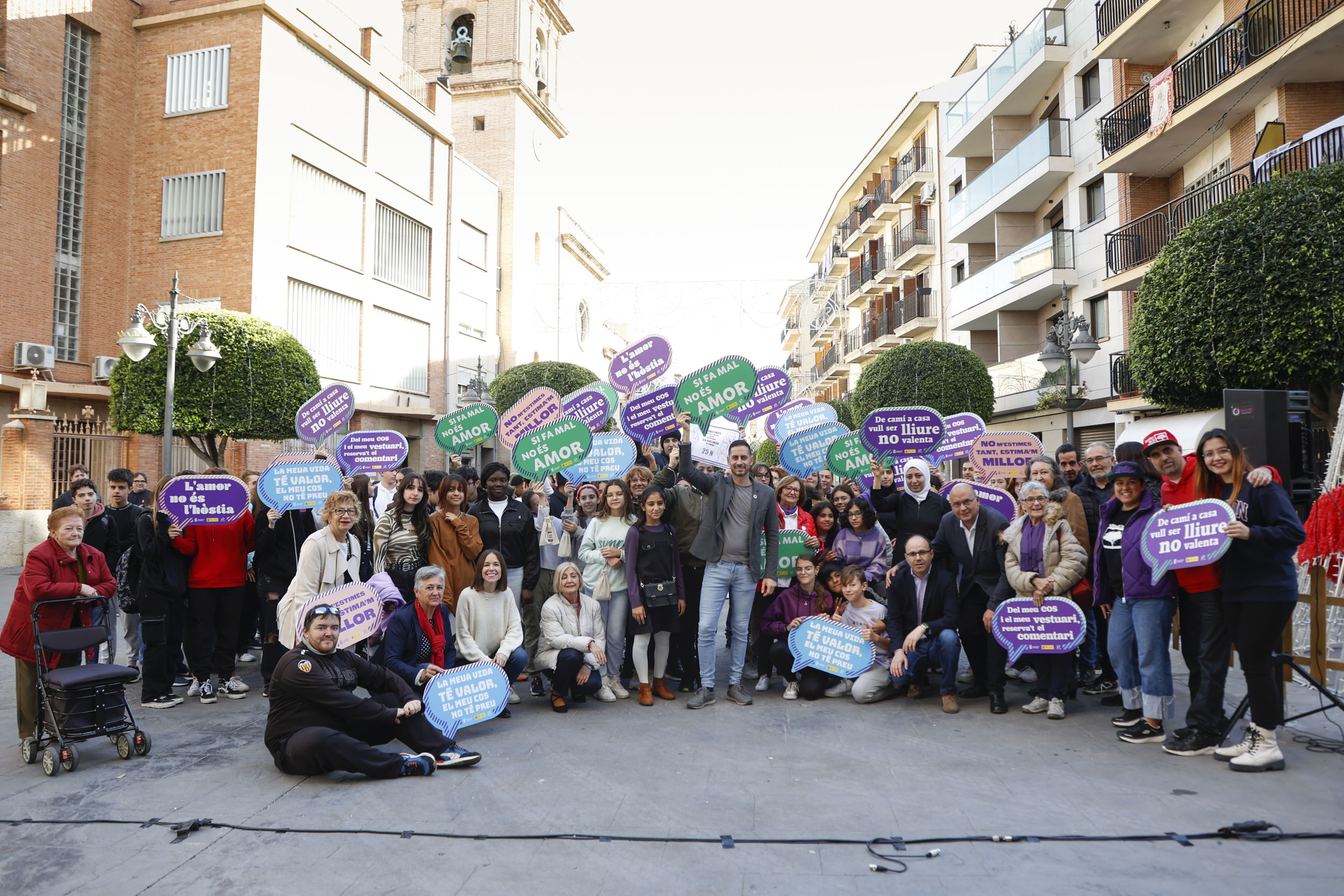 Mislata levanta la voz contra la violencia machista con motivo del 25N