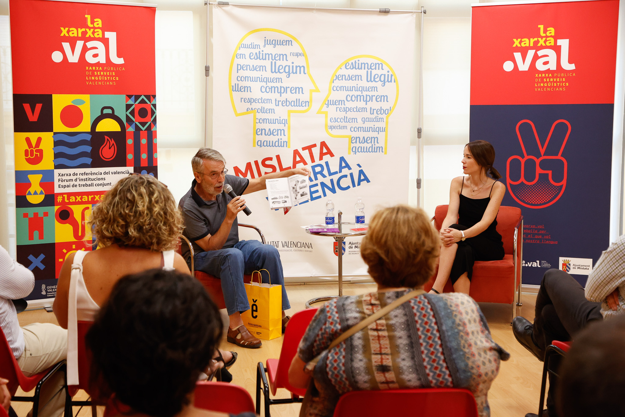 Mislata celebra ‘El mes del valencià’ con representaciones teatrales y un voluntariado por la lengua