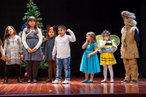 els-xiquets-de-l-associacio-ararat-representen-una-obra-infantil-en-el-teatre-centre-cultural-1